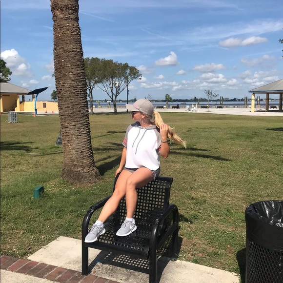 Cute and sporty top - Picture 2 of 4